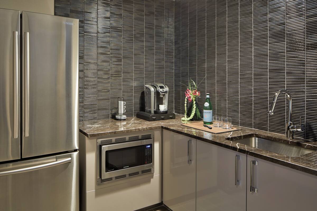 chicago suite | private kitchen | mini-fridge, microwave, coffee/tea maker
