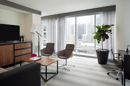 Loews Chicago Hotel - Image 38