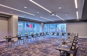A conference room with a long table, chairs, and a projector. - Loews Chicago Hotel (Chicago)