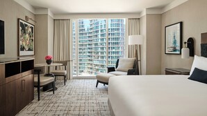 1 bedroom, premium bedding, down comforters, in-room safe - Loews Chicago Hotel (Chicago)