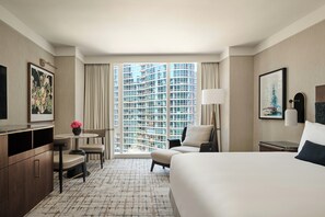 1 bedroom, premium bedding, down comforters, in-room safe - Loews Chicago Hotel (Chicago)