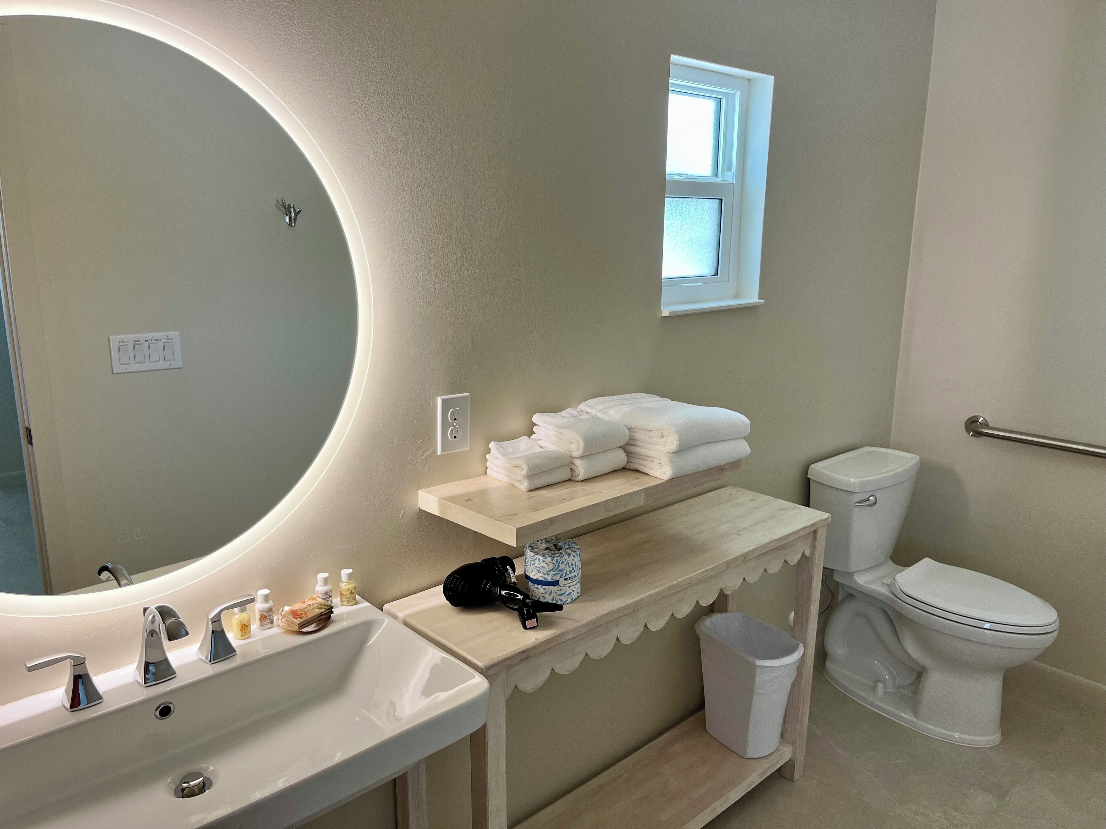 Suite, 1 King Bed, Kitchen (The Palm) | Bathroom | Shower, hair dryer, towels