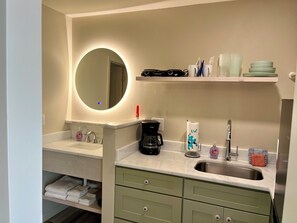 Studio, 1 King Bed, Kitchenette (Lighthouse) | Free WiFi, bed sheets - Sunshine Island Inn (Sanibel)