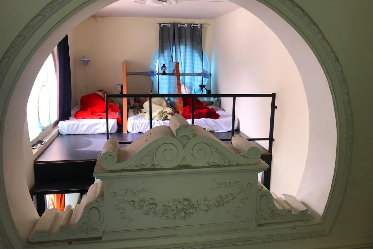 Dormitório em Mezanino | Een kluis op de kamer, een strijkplank/strijkijzer, gratis wifi
