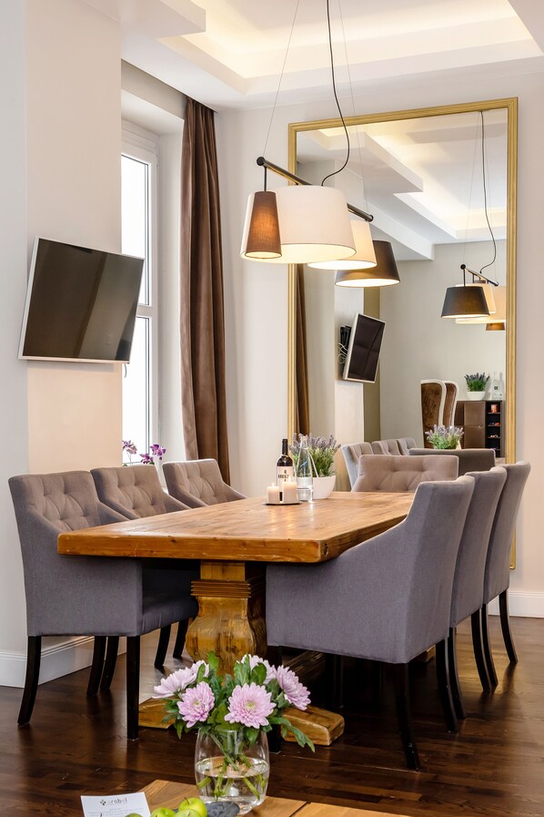 Suite, 3 Bedrooms | In-room dining