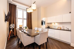 Superior Apartment | Private kitchen | Fridge, microwave, stovetop, espresso maker - arabel Design Apartments Berlin (Berlin)