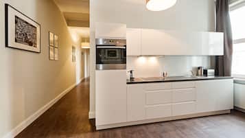 Suite, 3 Bedrooms | Private kitchen | Fridge, microwave, stovetop, espresso maker