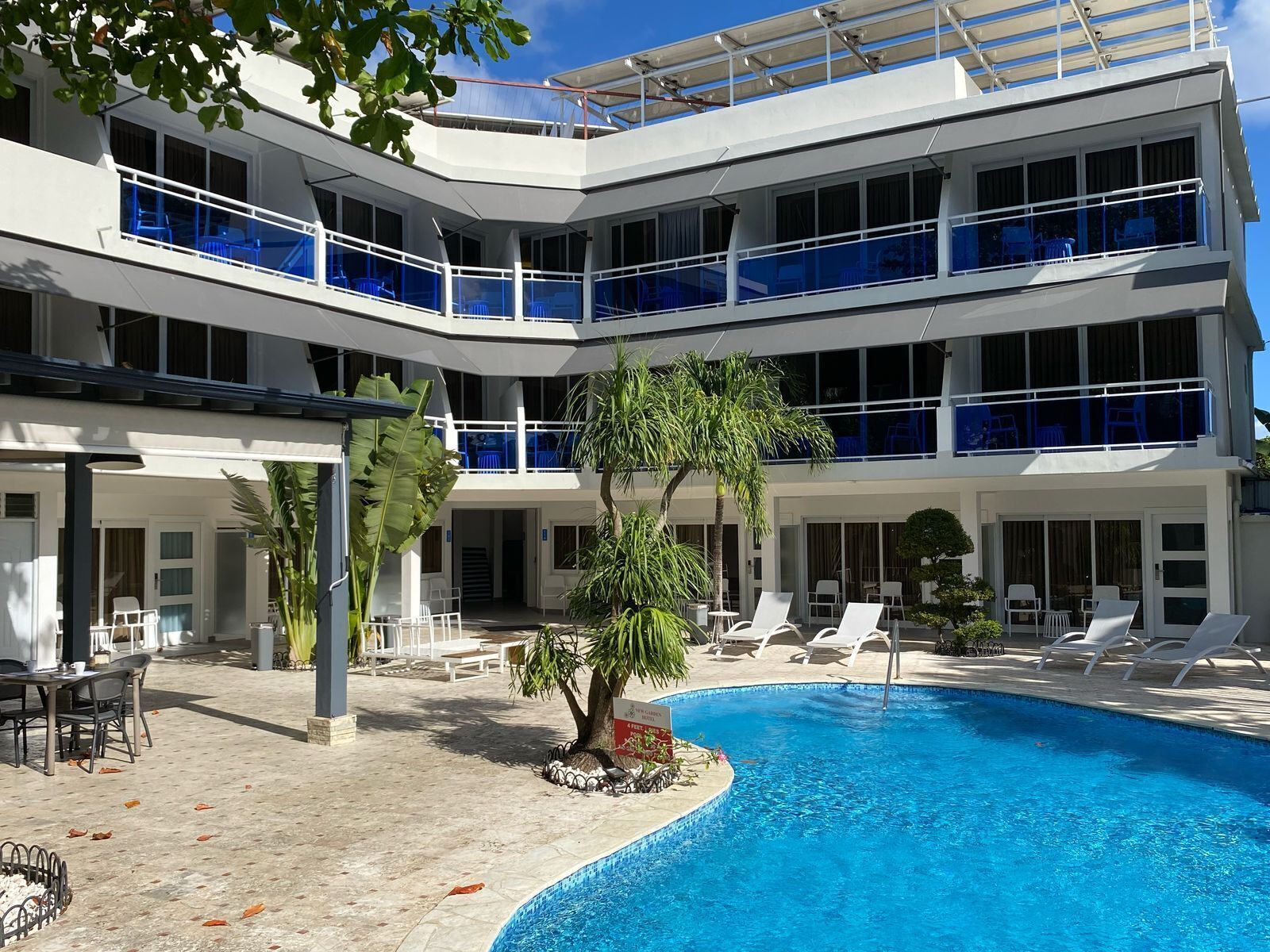 Vista frontal de la propiedad