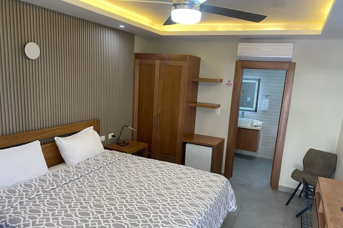 In-room safe, desk, WiFi (free)