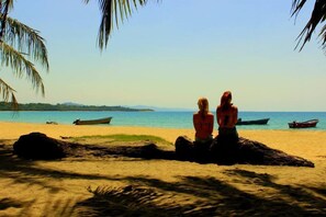 Beach nearby, white sand, snorkelling, kayaking