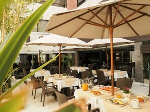 Daily buffet breakfast (MXN 265 per person) - Hotel Marbella (Mexico City)