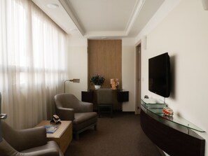 Caja de seguridad en la habitación, escritorio y wifi gratis 