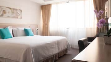 Standard Room, 1 King Bed | In-room safe, desk, free WiFi