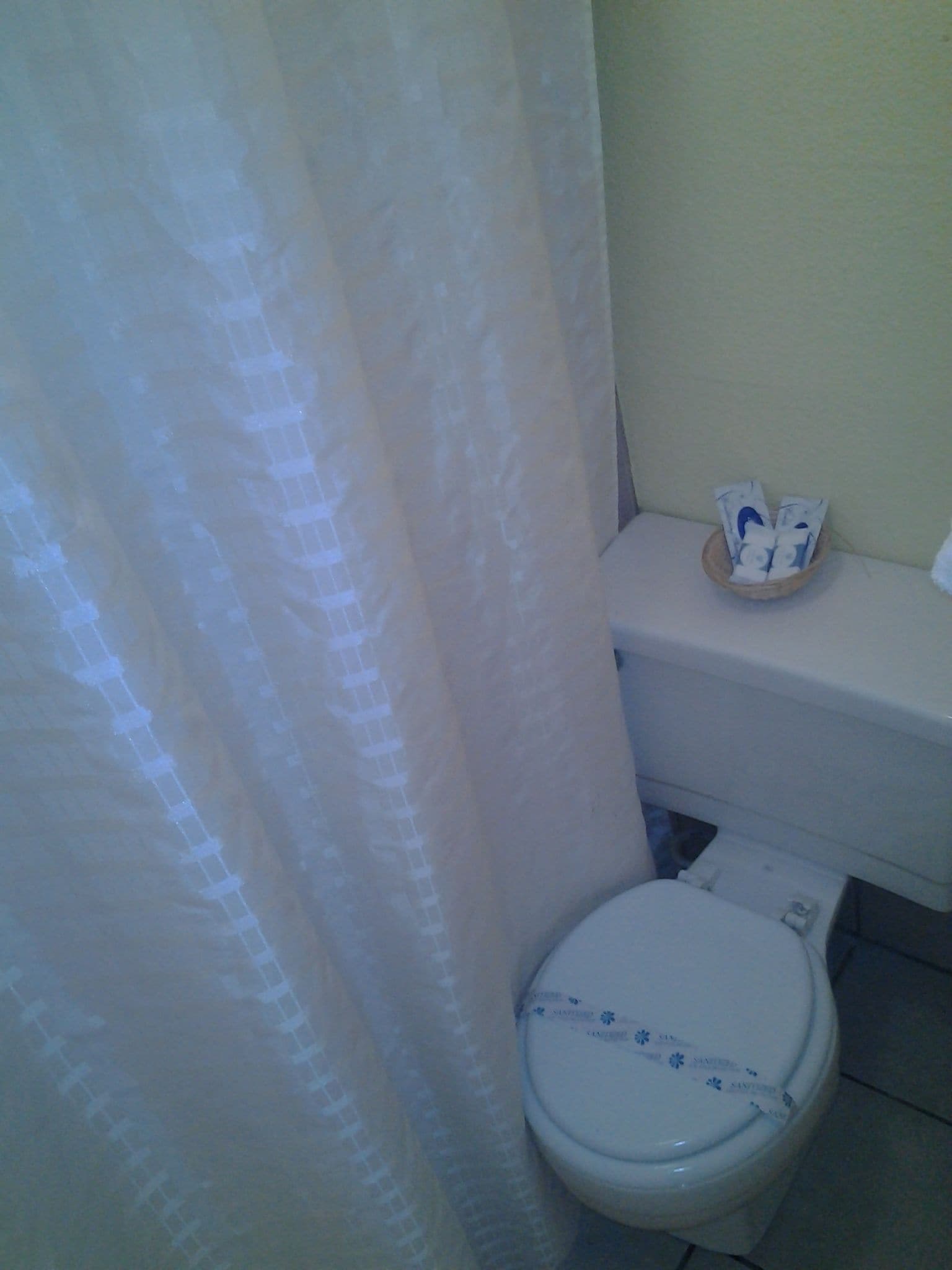 Double Room, Smoking | Bathroom | Combined shower/tub, deep soaking tub, free toiletries, hair dryer