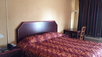 King Room, Non Smoking | Egyptian cotton sheets, memory foam beds, soundproofing