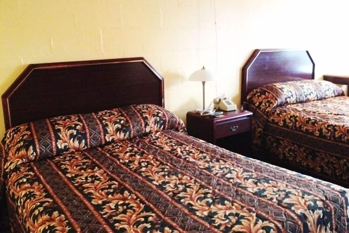 Double Room, Smoking | Egyptian cotton sheets, memory-foam beds, soundproofing