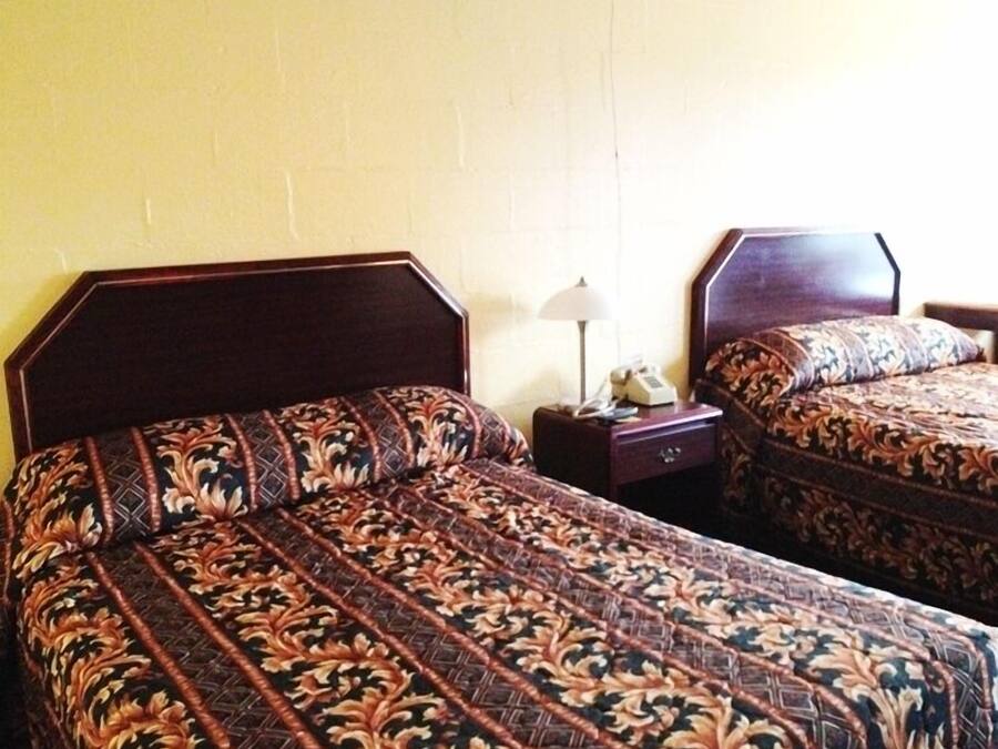 Double Room, Smoking | Egyptian cotton sheets, memory-foam beds, soundproofing