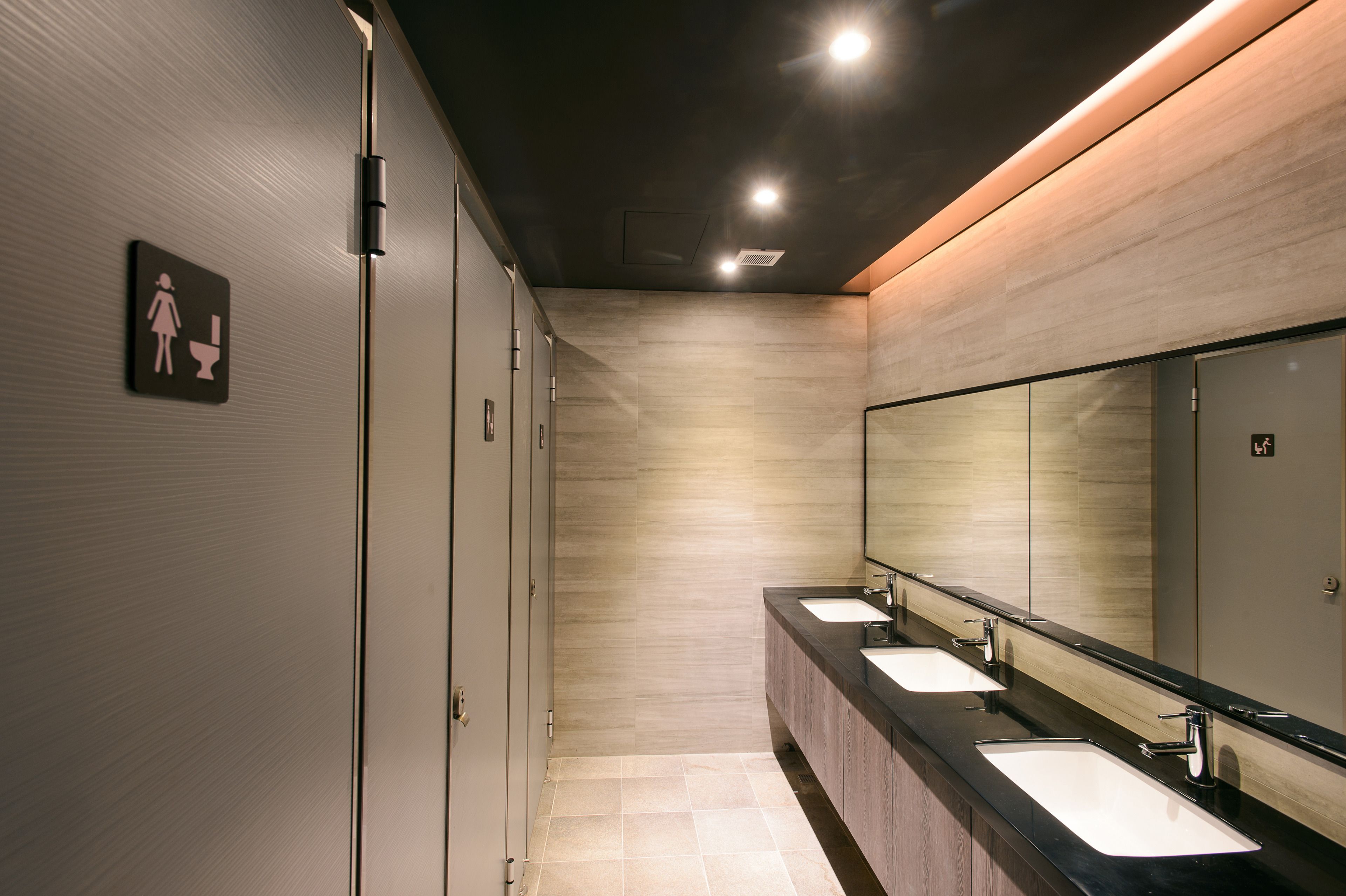 rainfall showerhead, hair dryer, slippers, towels