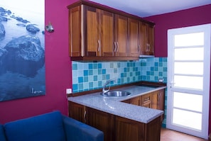 Full-sized fridge, microwave, coffee/tea maker, toaster