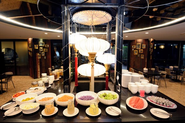 Frukostbuffé varje dag (THB 200 per person)