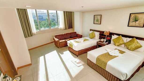 Executive Room | Egyptian cotton sheets, premium bedding, Select Comfort beds, minibar - Rajah Park Hotel (Cebu City)