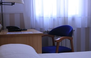 Room (Matrimonial) | Premium bedding, down comforters, memory foam beds - Hotel Torino (Masnou)