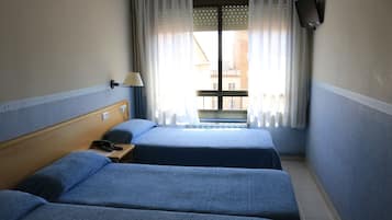 Family Triple Room, 3 Twin Beds | Premium bedding, down comforters, memory foam beds