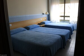 Family Triple Room, 3 Single Beds | Premium bedding, down duvets, memory-foam beds, individually furnished - Hotel Torino (Masnou)