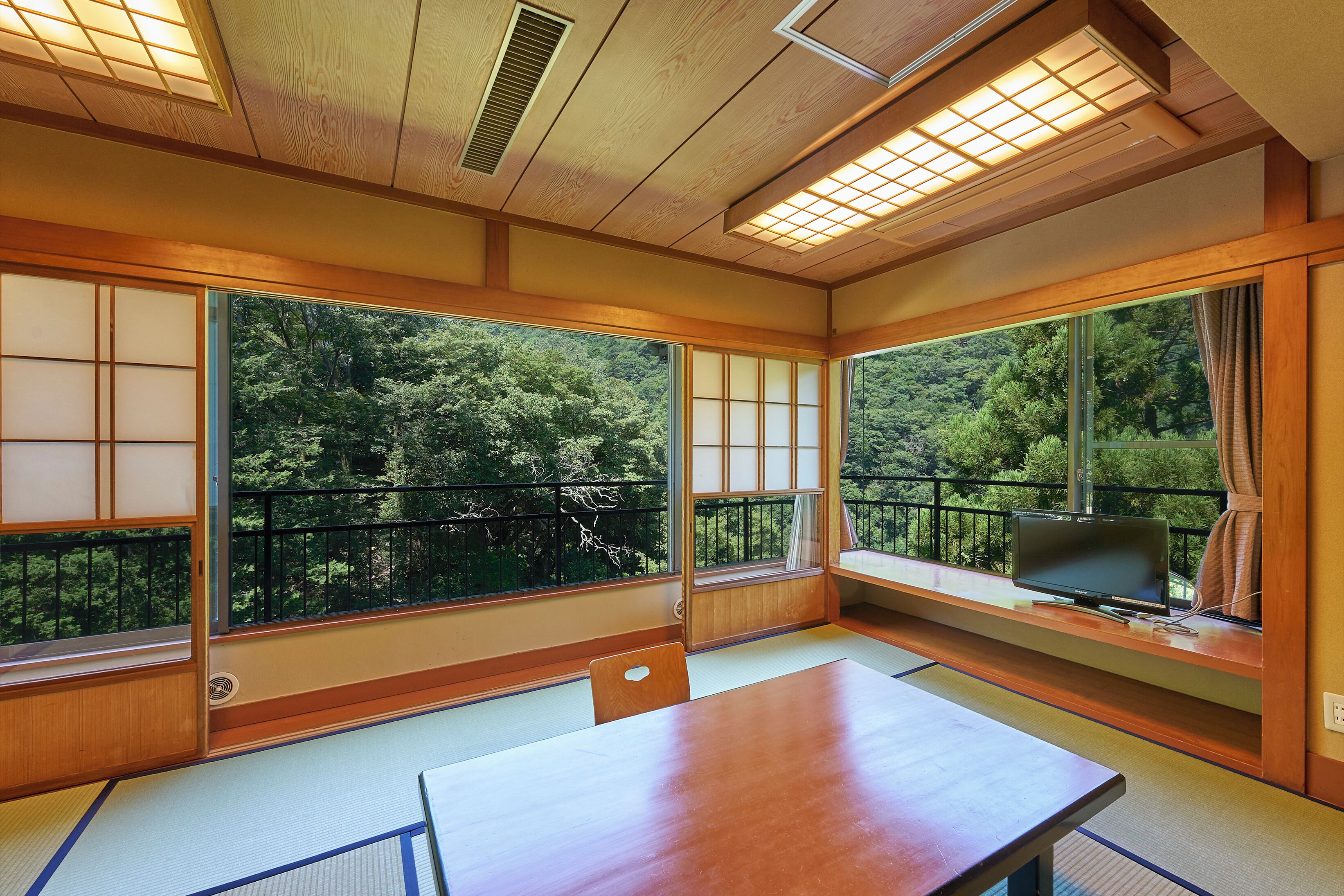 Japanese Style Family Room, Non-Smoking | In-room safe, blackout drapes, free WiFi, bed sheets
