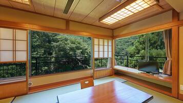 Japanese Style Family Room, Non-Smoking | In-room safe, blackout drapes, free WiFi, bed sheets