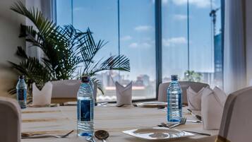 2 restaurants, breakfast, lunch, dinner served; international cuisine