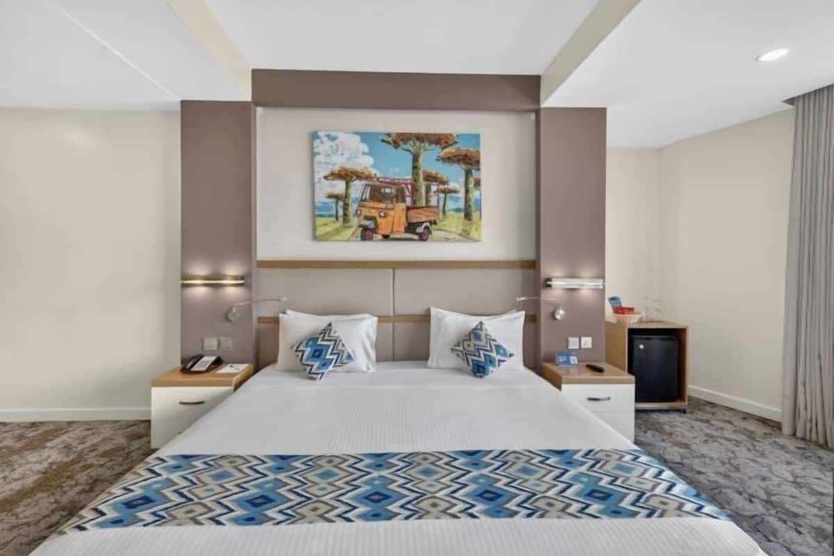 Minibar, in-room safe, desk, blackout curtains