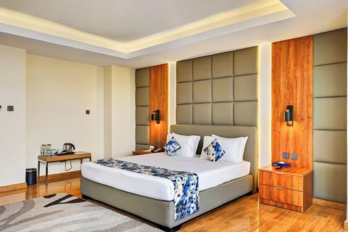 Minibar, in-room safe, desk, blackout curtains
