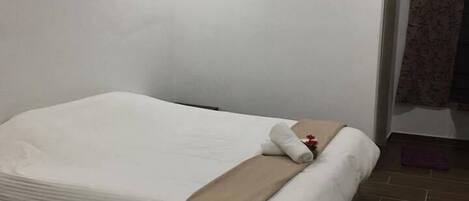 Deluxe Room, 1 King Bed | Free WiFi