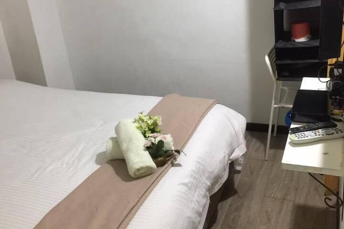 Deluxe Room, 1 Queen Bed | 1 bedroom, free WiFi
