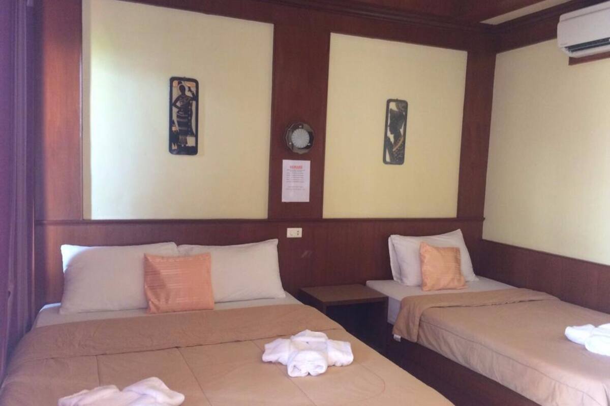 Standard Triple Room | In-room safe, desk, WiFi (free)
