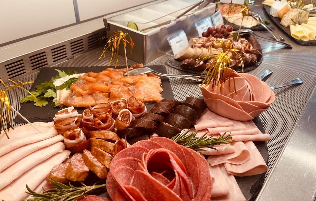 Desayuno buffet todos los días (con cargo) 