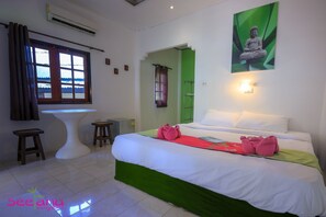 Classic Bungalow, 1 Queen Bed, Refrigerator, Garden View | Free WiFi, bed sheets - Seetanu Bungalows (Ko Pha-ngan)