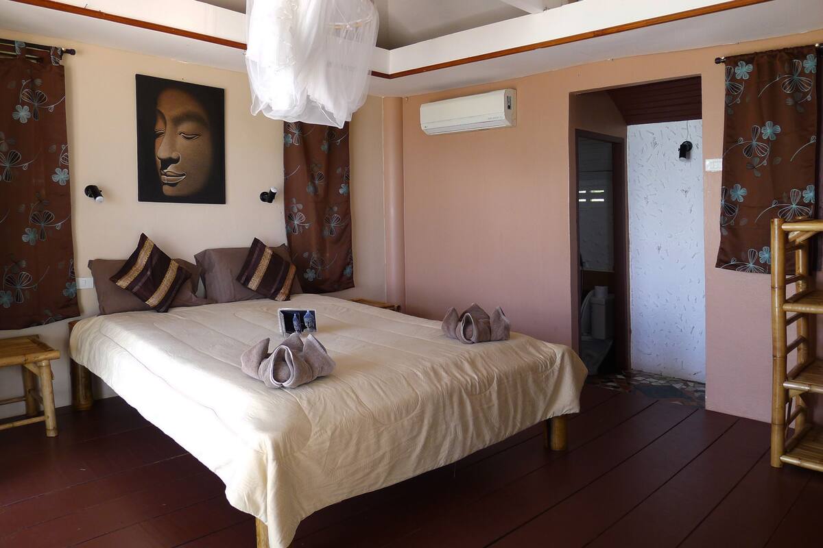 Romantic Bungalow, Beachfront  | 免费 WiFi、床单
