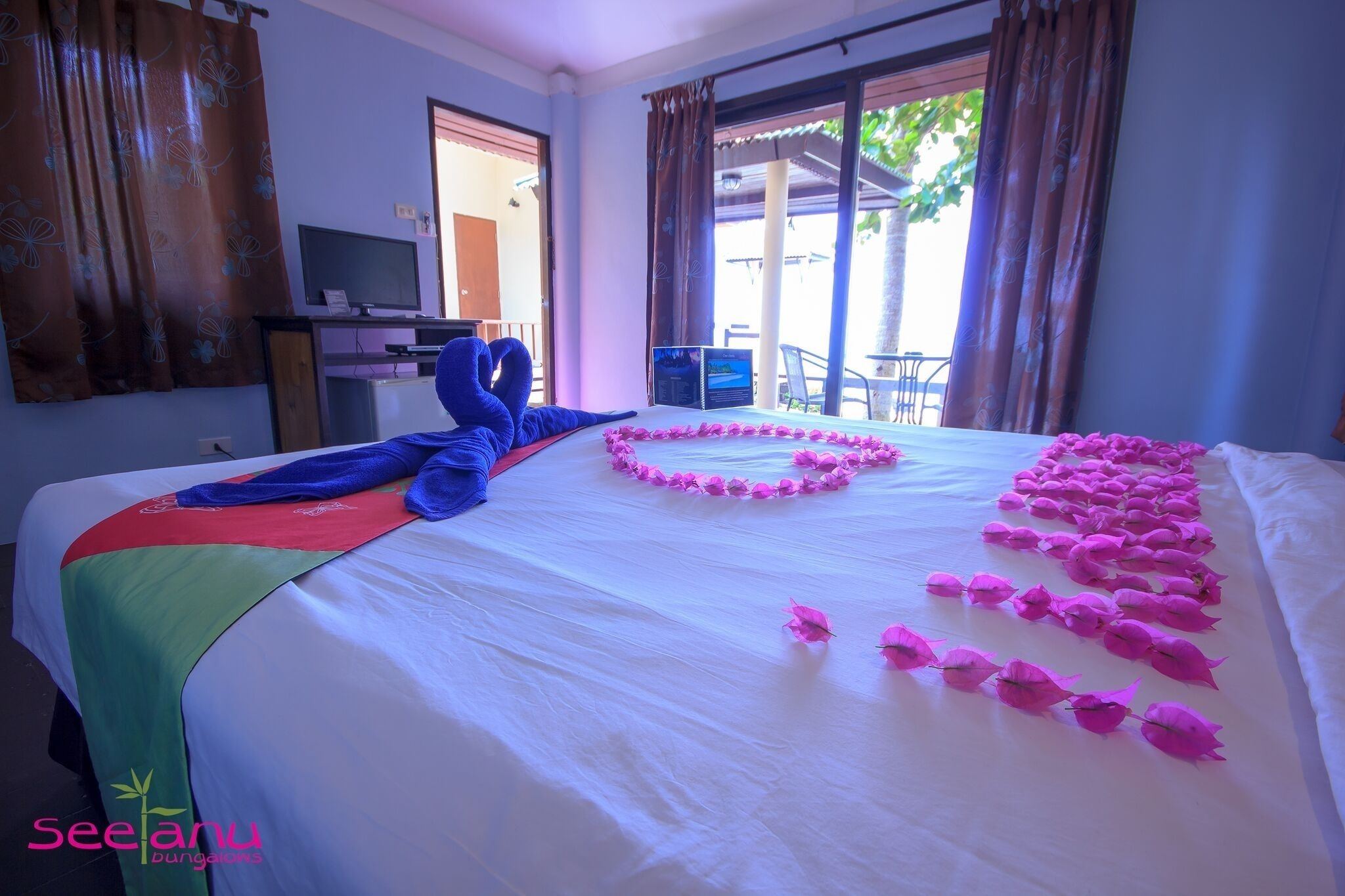 romantic bungalow, beachfront  | 1 bedroom, free wifi, bed sheets