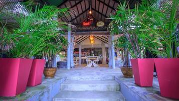 Daily continental breakfast (THB 300 per person)