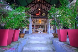 Café da manhã continental todos os dias (THB 300 por pessoa) 