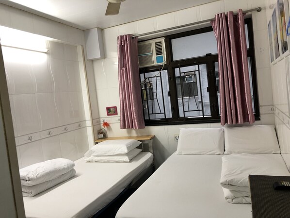 Blackout drapes, free WiFi - Beverly Guest House (Kowloon)