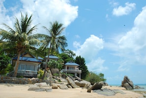 On the beach, beach towels - Phangan Orchid Resort (Ko Pha-ngan)