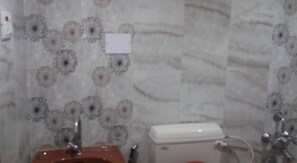 Shower, towels - Ancora Beach Resort (Baga)