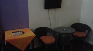 Standard AC | Living area | TV - Ancora Beach Resort (Baga)