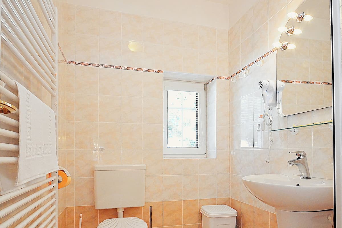 Standaard appartement, 2 slaapkamers, bijgebouw (**) 40% discount for Wellness) | Een kluis op de kamer, verduisterende gordijnen, gratis babybedden