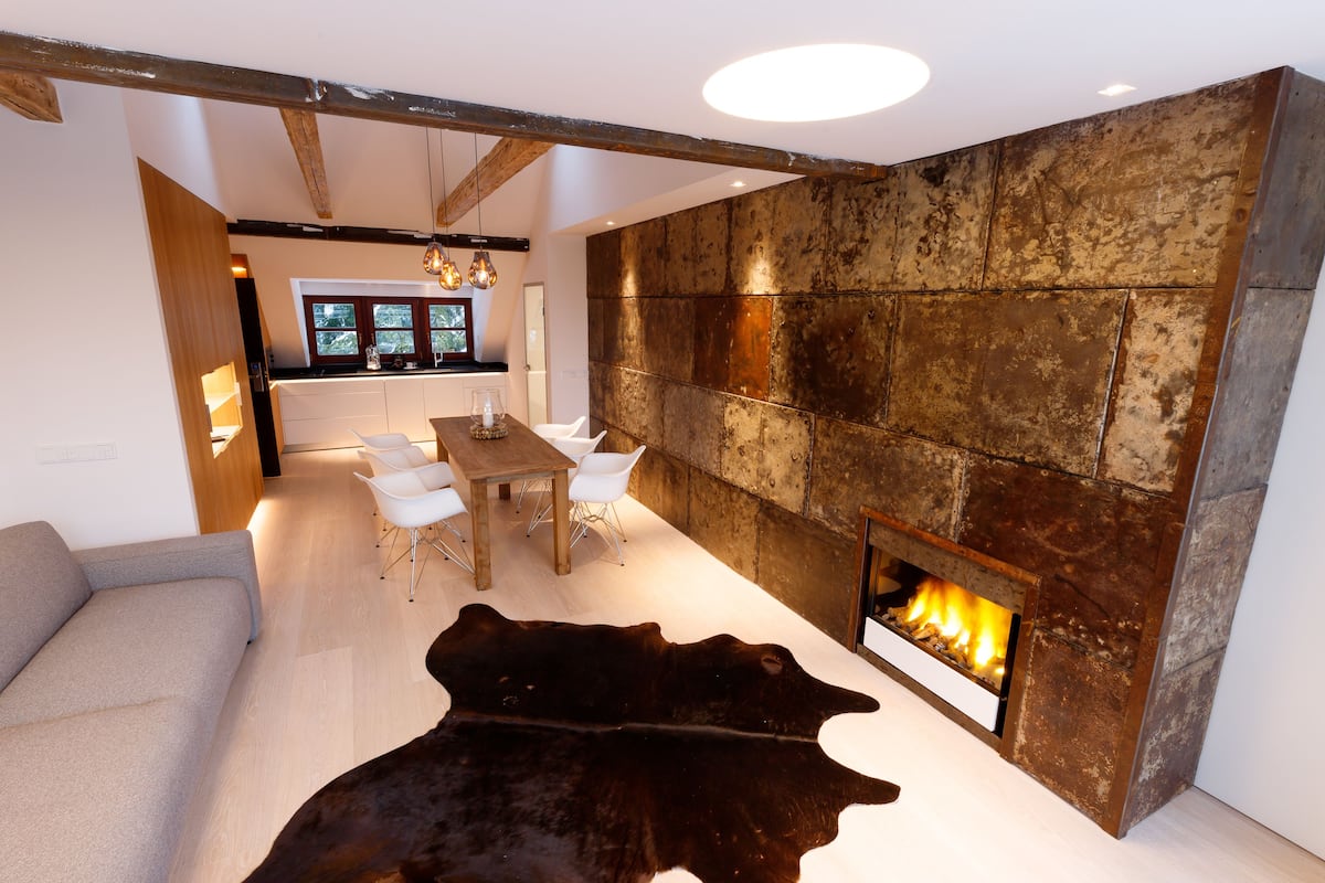 Exclusief appartement, 2 slaapkamers, uitzicht op heuvels (****) Unlimited access to Wellness) | Woonruimte | Een lcd-televisie