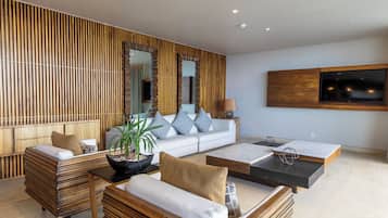 Presidential Suite | Free minibar, in-room safe, laptop workspace, blackout curtains