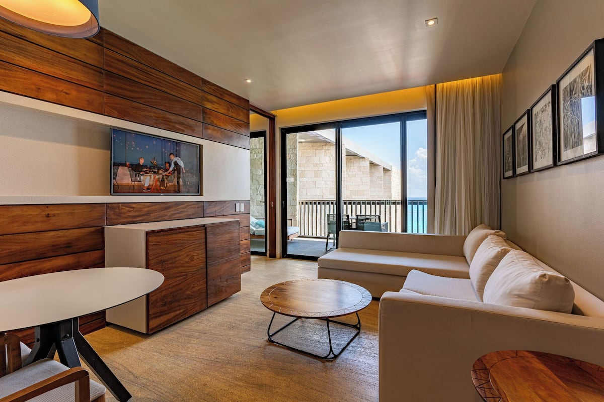 Suite (The Horizon) | Living area | 47-inch flat-screen TV with cable channels, TV, books